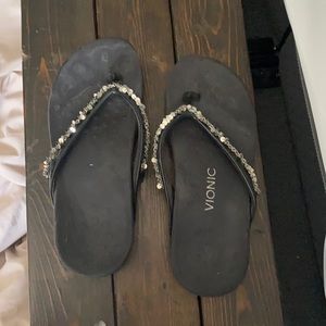 Vionic black and silver flip flops